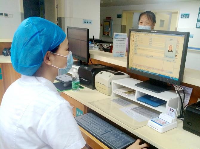 多功能身份證社?？ㄗx卡器